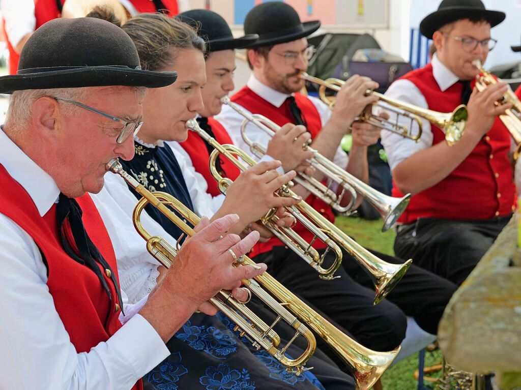 In Kirchzarten fand erneut das Schlossfest vor der Talvogtei statt. Die Feier wird von Vereinen organisiert und lockt jedes Jahr mit einem musikalischen und kulinarischen Angebot. Auch das Entenrennen am Sonntag ist bei den Kirchzartenern beliebt.