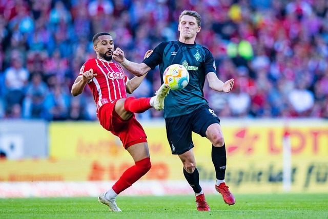 Daniel-Kofi Kyereh (links) vom SC Frei...er Bremen im Oktober 2022 aufgenommen.  | Foto: Tom Weller (dpa)