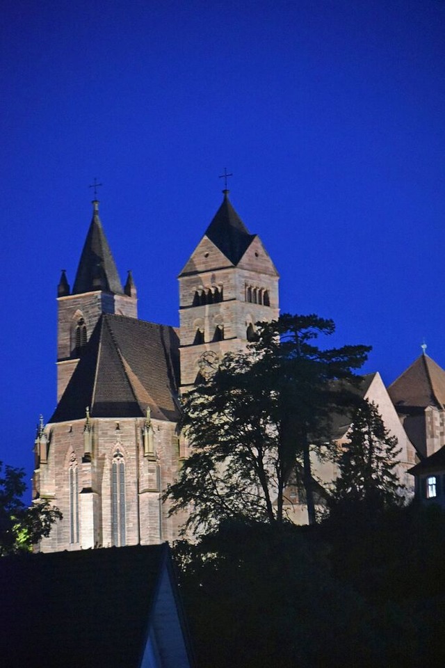 Das Breisacher Mnster wird weiterhin beleuchtet &#8211; bis Mitternacht.  | Foto: Benedikt Sommer