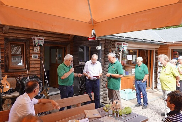 Die Geehrten: Brgermeister Chistian D...der Waldshuter Ortsgruppe (von links).  | Foto: Hans-Jrgen Sackmann