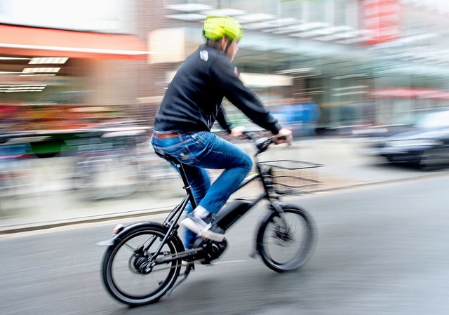 In Kenzingen ist ein Pedelec-Fahrer tdlich verunglckt (Symbolbild).  | Foto: Hauke-Christian Dittrich (dpa)