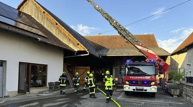 Die Feuerwehren Wittlingen und Schallbach bten gemeinsam.  | Foto: Feuerwehr Wittlingen