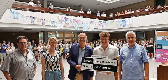 Volker Habermaier (von links),  Anette...e Rassismus, Schule mit Courage&quot;   | Foto: Heinz und Monika Vollmar