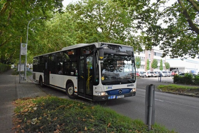 Die Stadtbuslinie 6, hier an der Halte...inie in der Talachse ausgebaut werden.  | Foto: Thomas Loisl Mink