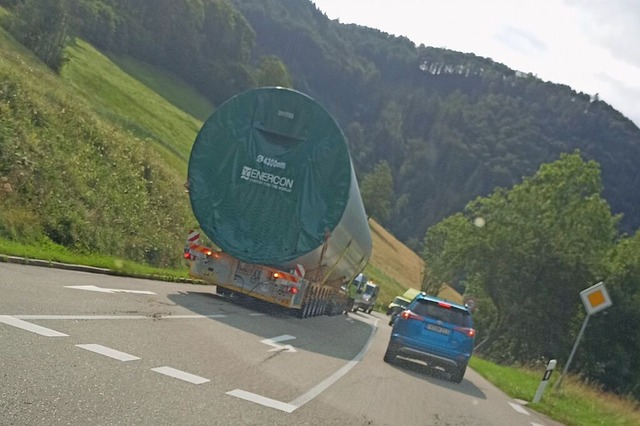 Bei Aftersteg wurden am Mittwoch Eleme...lagen  in Richtung Notschrei gefahren.  | Foto: Ulrike Jger