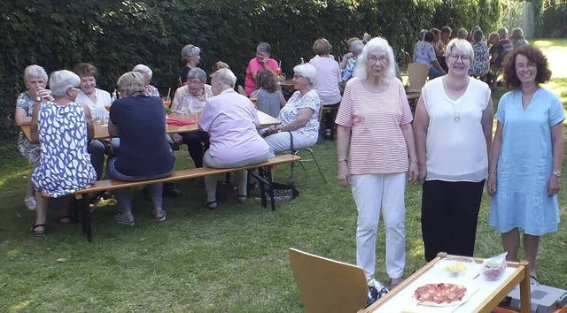 Die langjhrige Vorsitzende Eleonore D...zende Arabella Hgle und Petra Konradt  | Foto: Rudi Rest