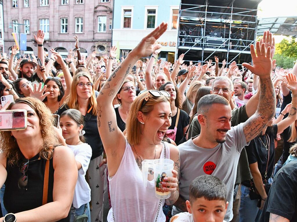 Gims und als Support KT Gorique bei Stimmen auf dem Alten Marktplatz