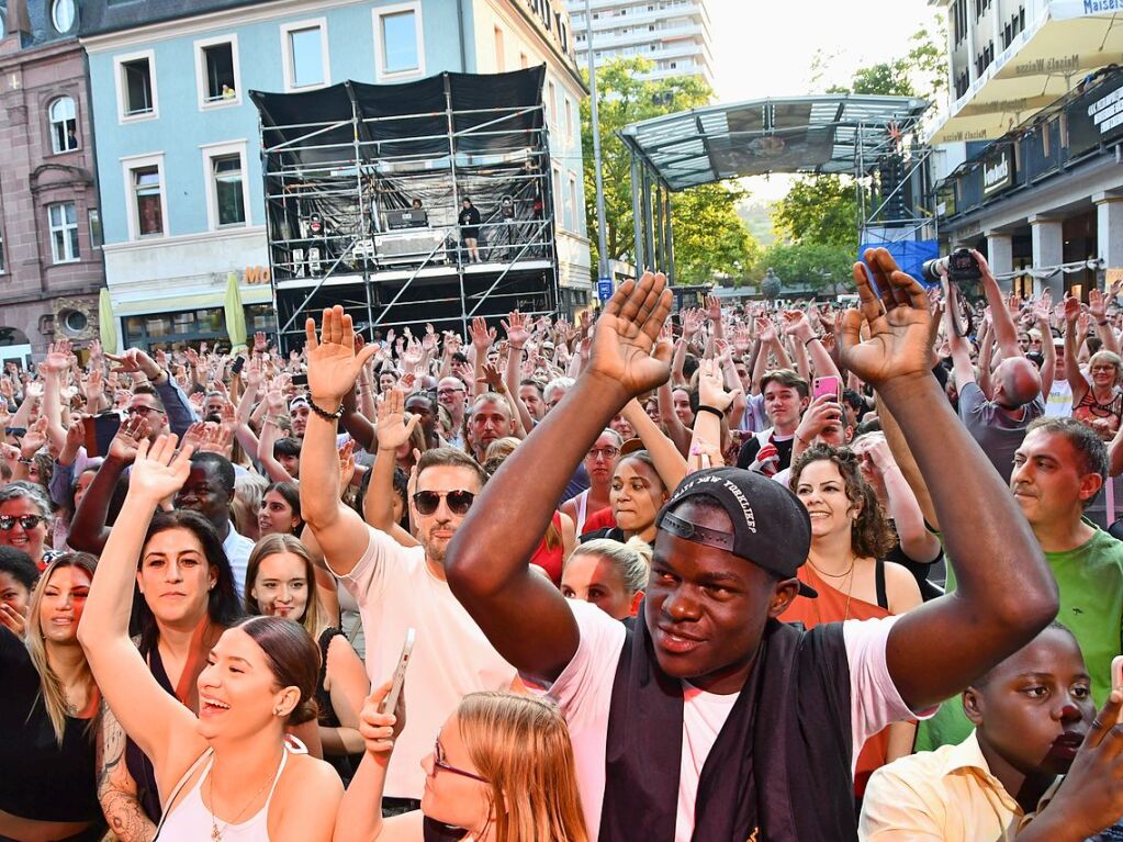 Gims und als Support KT Gorique bei Stimmen auf dem Alten Marktplatz