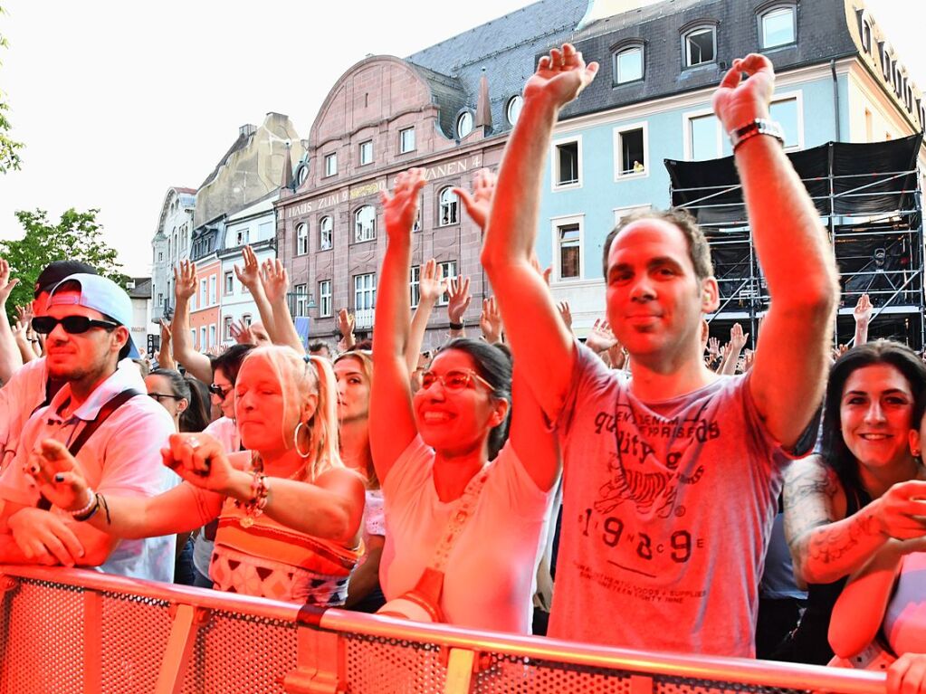 Gims und als Support KT Gorique bei Stimmen auf dem Alten Marktplatz