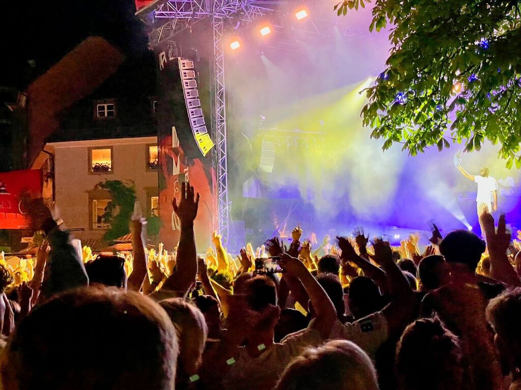 Gims und als Support KT Gorique bei Stimmen auf dem Alten Marktplatz