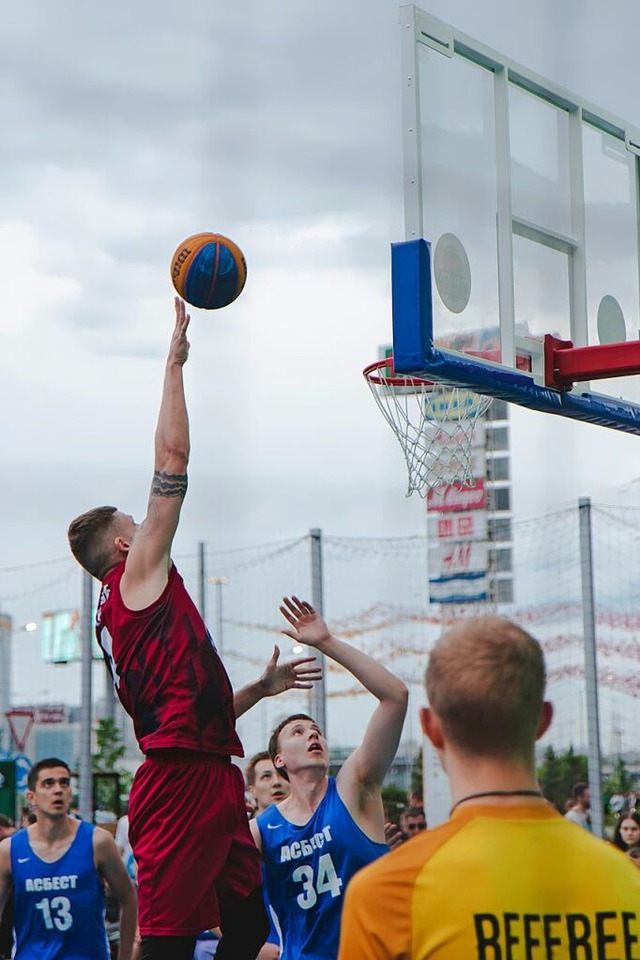 Bei der Streetball Jam kann man sich im Basketball messen.  | Foto: Unsplash