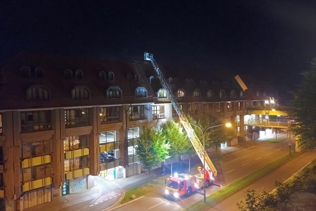 Gebude mit mehr als 20 Menschen wird bei Brand in Freiburgs Altstadt evakuiert
