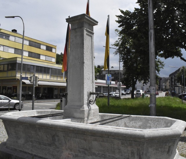 Der historische Viehmarktbrunnen ist ein zentrales Element des Engelplatzes.   | Foto: Thomas Loisl Mink