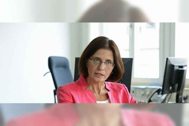 Freiburgs Bildungsb�rgermeisterin: "Mit G9 brauchen wir in Freiburg �ber 30 weitere Klassenzimmer"