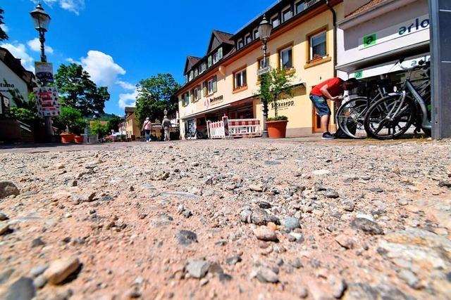 Asphalt oder Pflaster: Die Diskussion ber den barrierefreien Weg durch Kirchzarten geht weiter