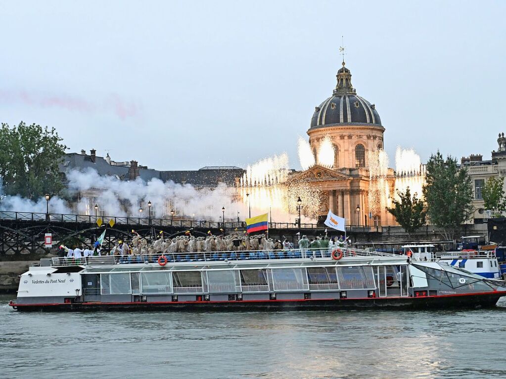 Spektakel unterm Eiffelturm: Auf eine schillernde Art wurden die Olympischen Spiele in Paris erffnet.