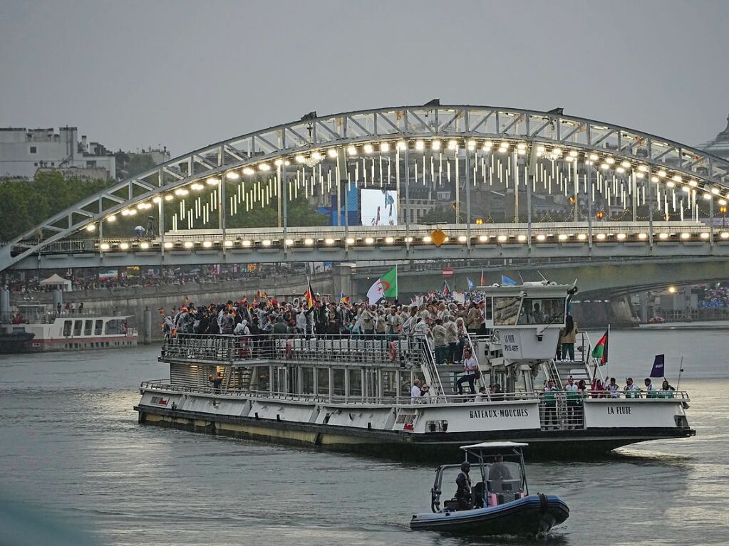 Spektakel unterm Eiffelturm: Auf eine schillernde Art wurden die Olympischen Spiele in Paris erffnet.