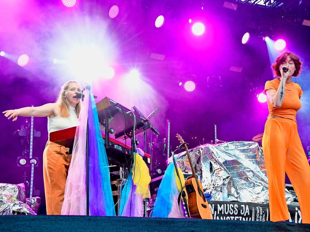 Sportfreunde Stiller beim Stimmenfestival auf dem Lrracher Marktplatz. Supportet von Antje Schomaker