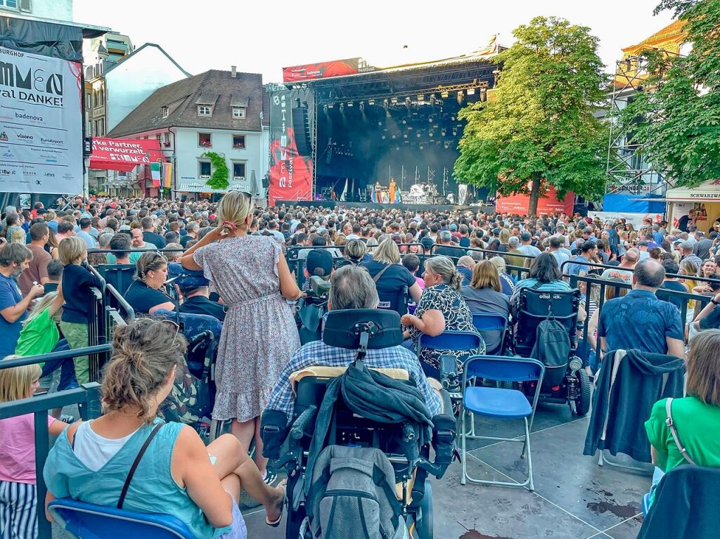 Sportfreunde Stiller beim Stimmenfestival auf dem Lrracher Marktplatz. Supportet von Antje Schomaker