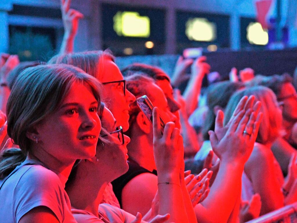 Sportfreunde Stiller beim Stimmenfestival auf dem Lrracher Marktplatz. Supportet von Antje Schomaker