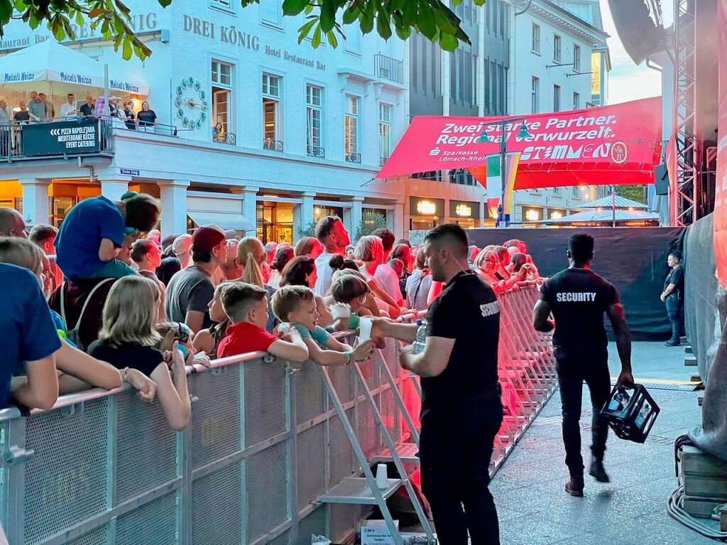 Sportfreunde Stiller beim Stimmenfestival auf dem Lrracher Marktplatz. Supportet von Antje Schomaker