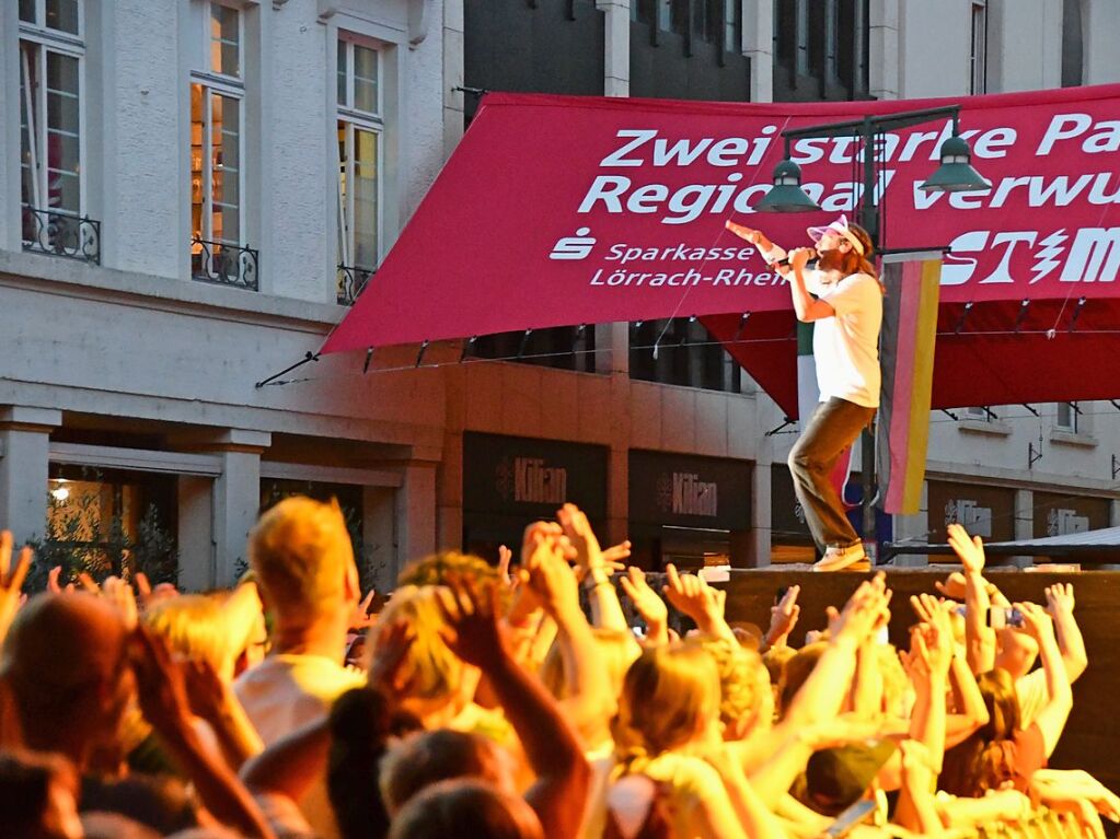 Sportfreunde Stiller beim Stimmenfestival auf dem Lrracher Marktplatz. Supportet von Antje Schomaker