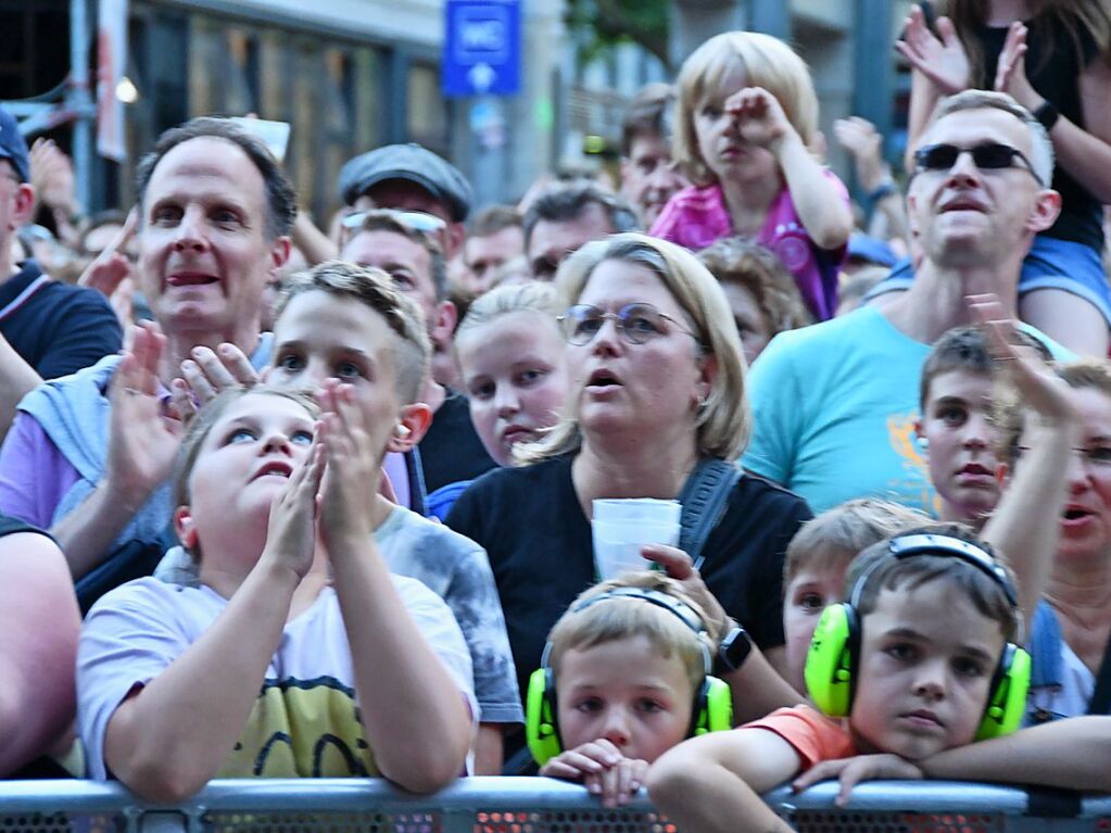 Sportfreunde Stiller beim Stimmenfestival auf dem Lrracher Marktplatz. Supportet von Antje Schomaker