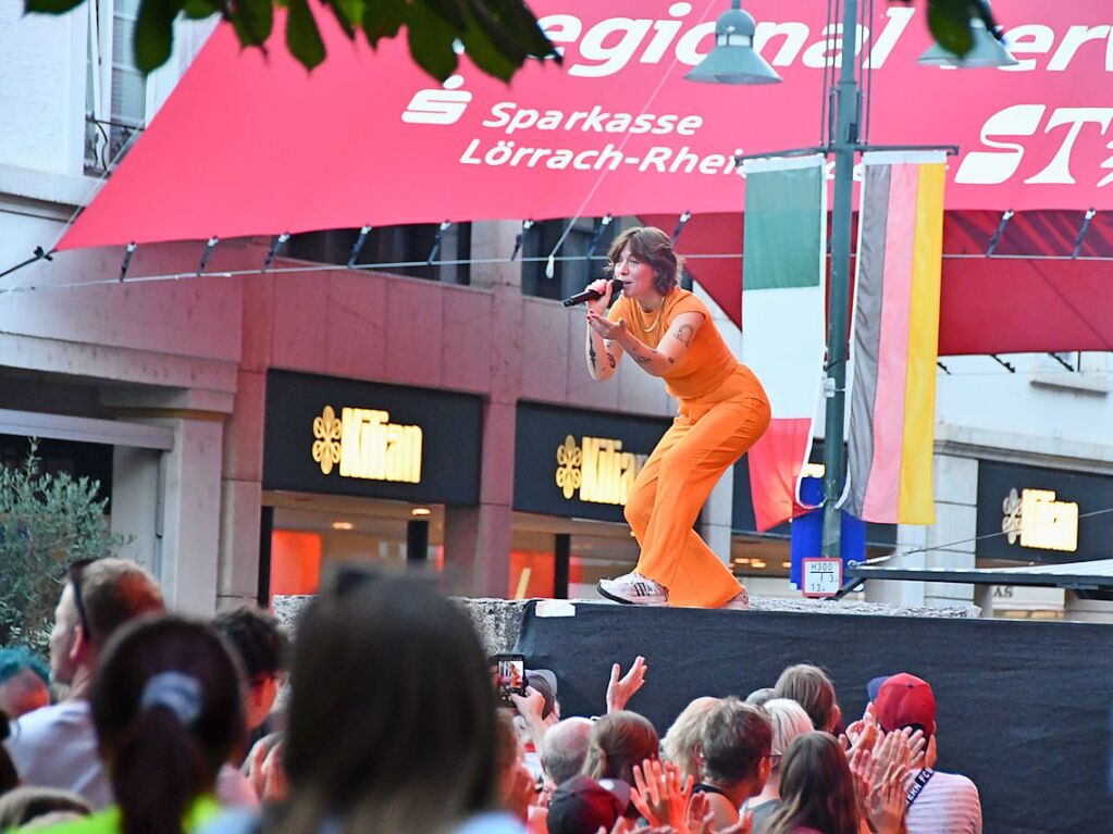 Sportfreunde Stiller beim Stimmenfestival auf dem Lrracher Marktplatz. Supportet von Antje Schomaker