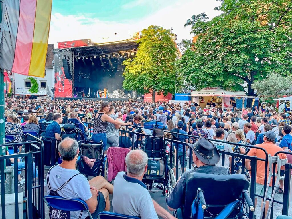 Sportfreunde Stiller beim Stimmenfestival auf dem Lrracher Marktplatz. Supportet von Antje Schomaker