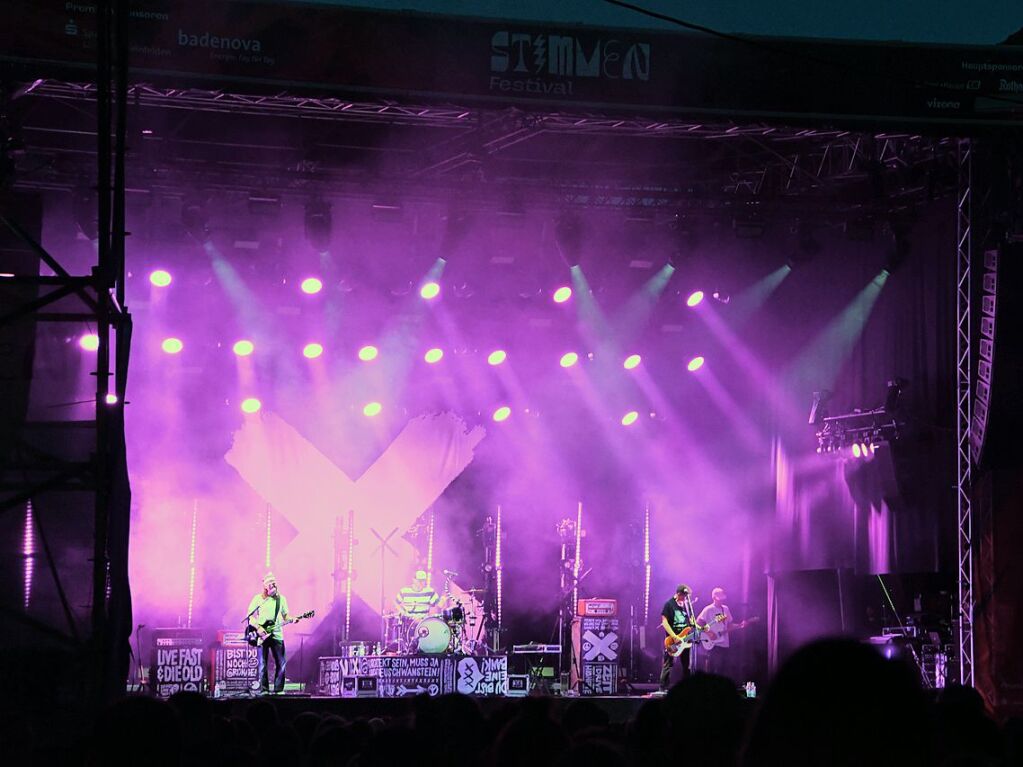 Sportfreunde Stiller beim Stimmenfestival auf dem Lrracher Marktplatz. Supportet von Antje Schomaker