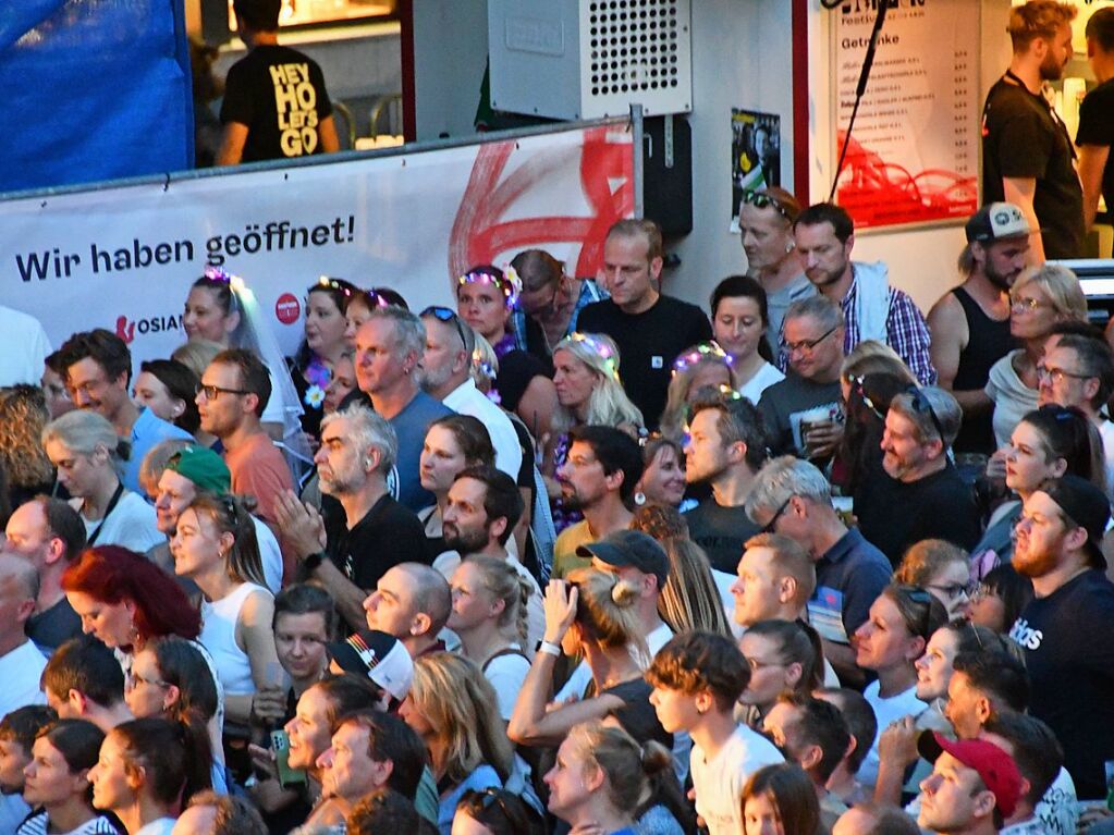 Sportfreunde Stiller beim Stimmenfestival auf dem Lrracher Marktplatz. Supportet von Antje Schomaker