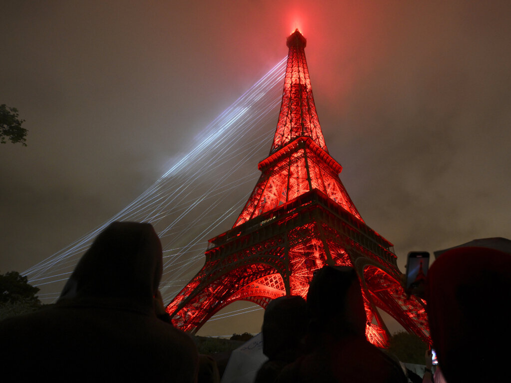 Der Eiffelturm stand im Zentrum eines gigantischen Laser-Spektakels.