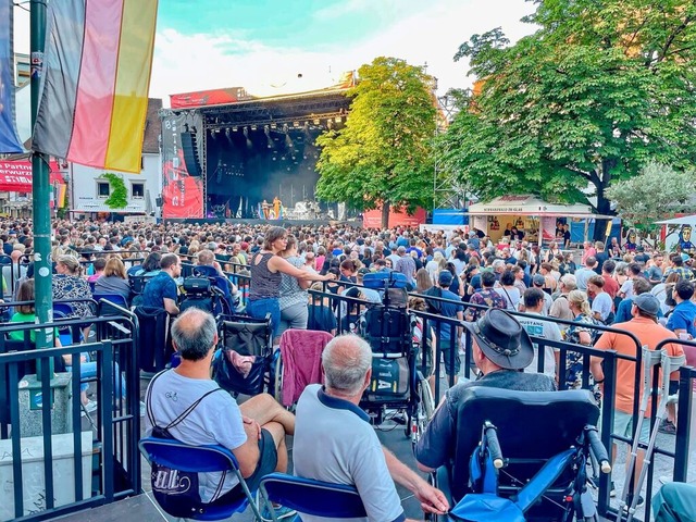 Die Tribne fr Rollstuhlfahrende bietet Platz fr insgesamt 50 Personen.  | Foto: Barbara Ruda