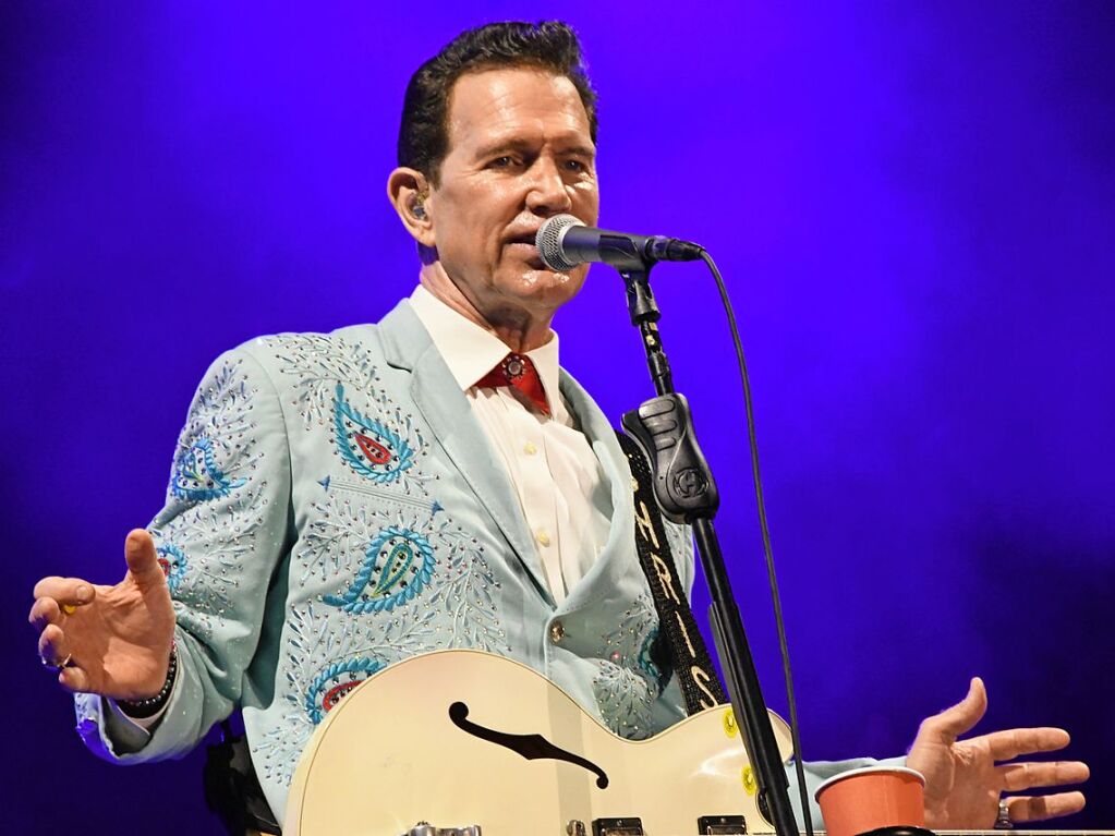 Chris Isaak und Tanika Tikaram bei Stimmen auf dem Alten Marktplatz