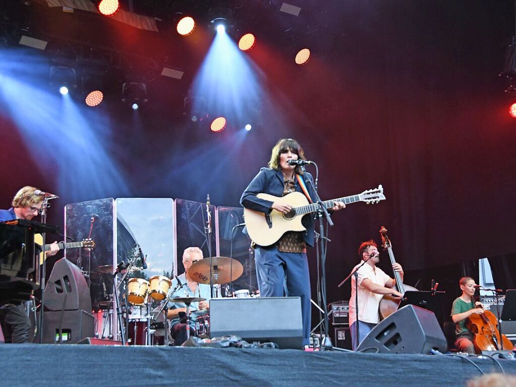 Chris Isaak und Tanika Tikaram bei Stimmen auf dem Alten Marktplatz