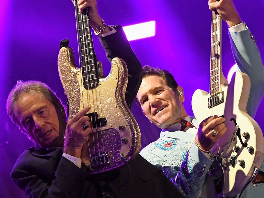 Chris Isaak und Tanika Tikaram bei Stimmen auf dem Alten Marktplatz