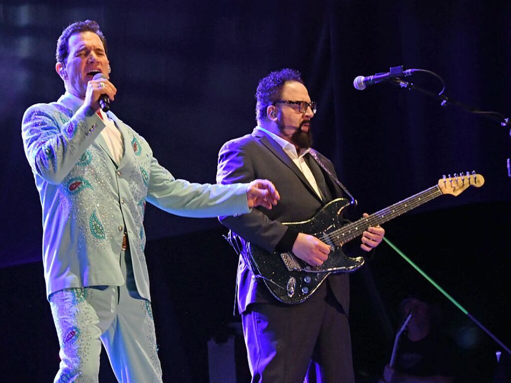 Chris Isaak und Tanika Tikaram bei Stimmen auf dem Alten Marktplatz