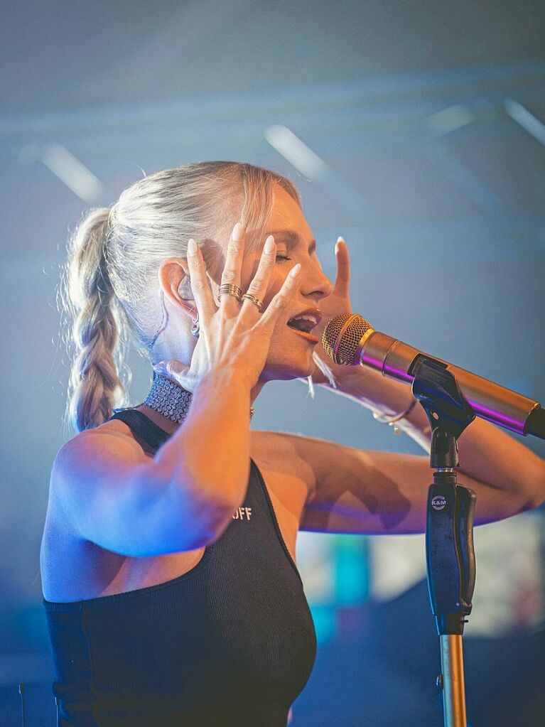 Carolin Niemczyk und Daniel Grunenberg bilden das Duo Glasperlenspiel. Sie gastierten einmal mehr in Freiburg.