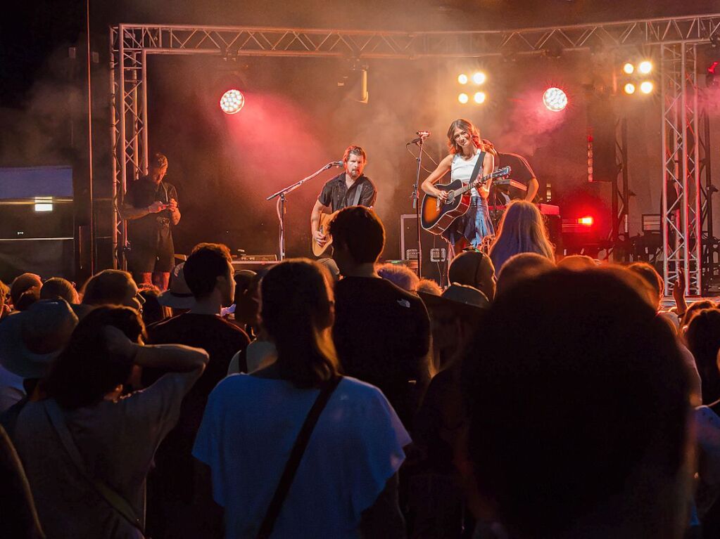 Am Wochenende traten Leony und The Hooters beim Open-Air-Festival im Park Bad Krozingen auf. Das sommerliche Event dauert noch bis zum 2. August.