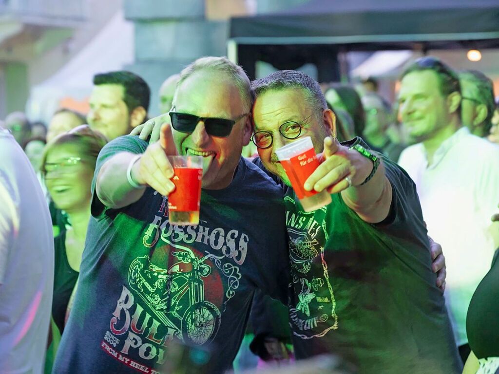 Legendre Musik und beste Stimmung an den zwei Abenden der Cover Nights auf dem Markgrfler Platz in Mllheim