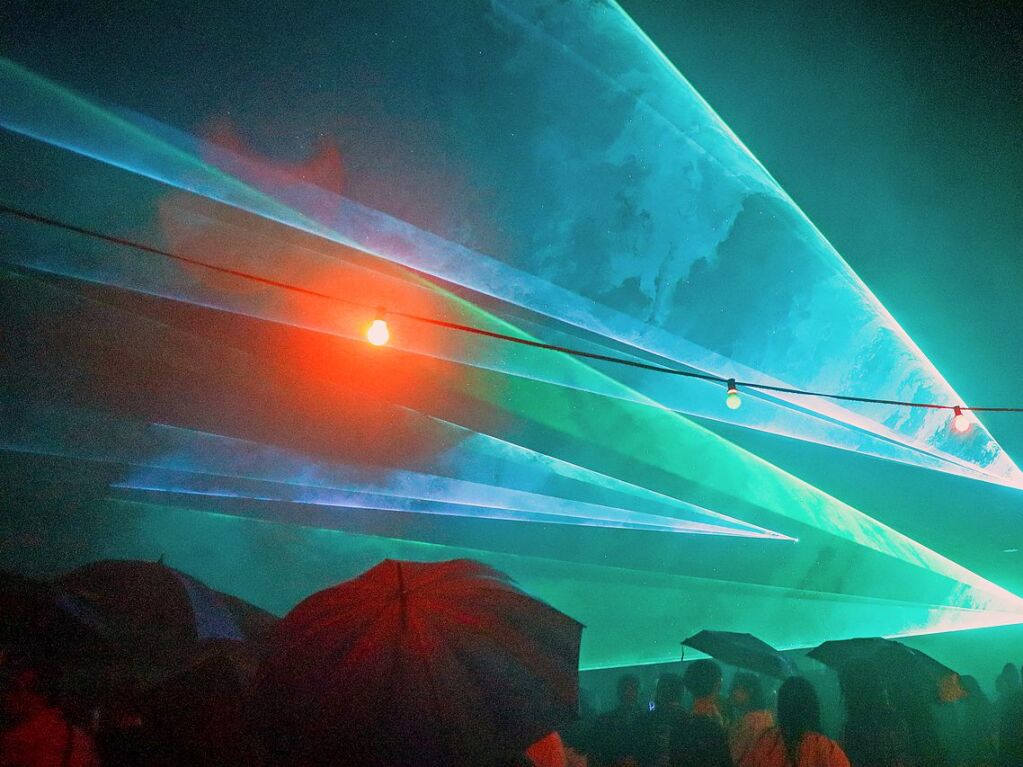 Hhepunkt im Regen: die Lasershow