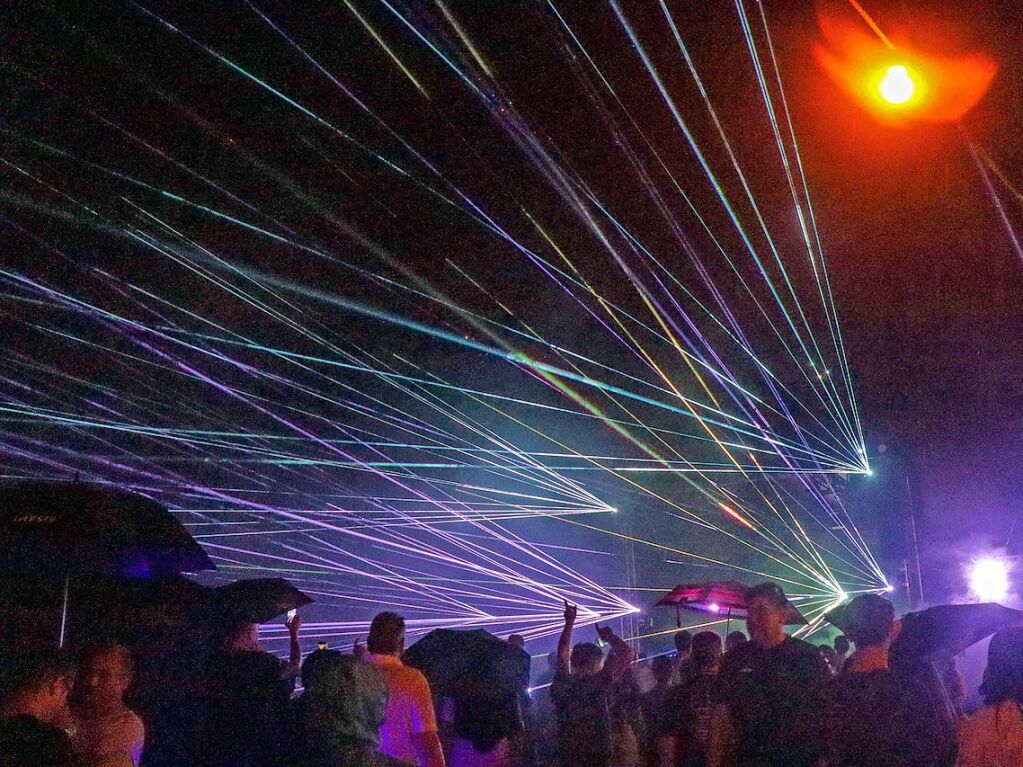 Hhepunkt im Regen: die Lasershow