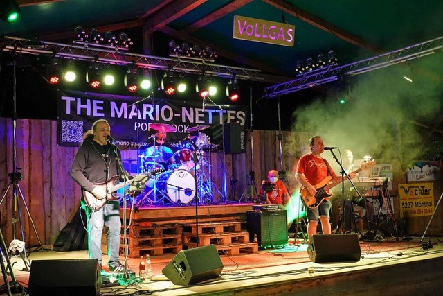 Gnsehaut: Die Band The Mario Nettes a...hr als 550 Zuhrer auf die  Festwiese.  | Foto: Hans-Jrgen Sackmann