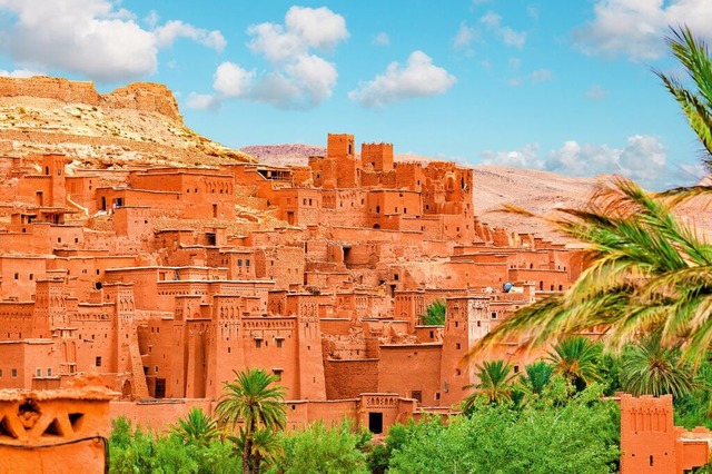 Die Kasbah Ait-Ben-Haddou, ein UNESCO-...n der marokkanischen Wstenlandschaft.  | Foto: Ivan Soto Cobos/Shutterstock.com