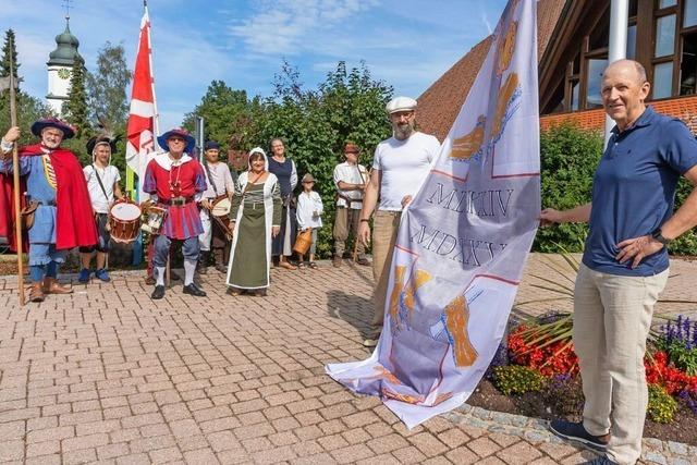 500 Jahre Bauernkrieg: Flaggenweihe in Grafenhausen bewirkt Gnsehaut