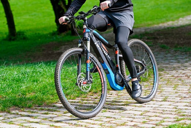 In Herbolzheim wurden zwei Pedelecs im...nd 10.000 Euro gestohlen. (Symbolbild)  | Foto: Tobias Hase (dpa)