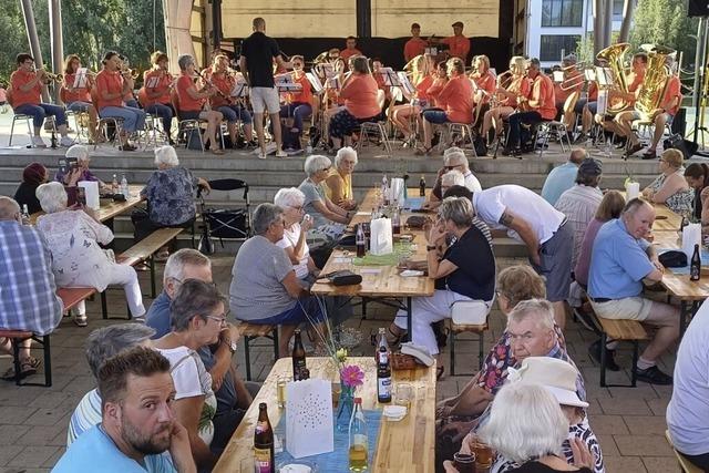 100 Brger folgen Probe der Feuerwehrmusik