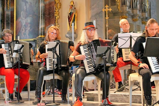 Die Akonima-Rockband beim Kirchenkonzert  | Foto: Marianne Bader