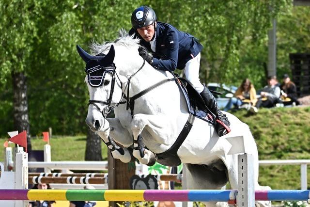 Nach Nichtnominierung fr Olympia glnzt Springreiter Hans-Dieter Dreher in Schopfheim