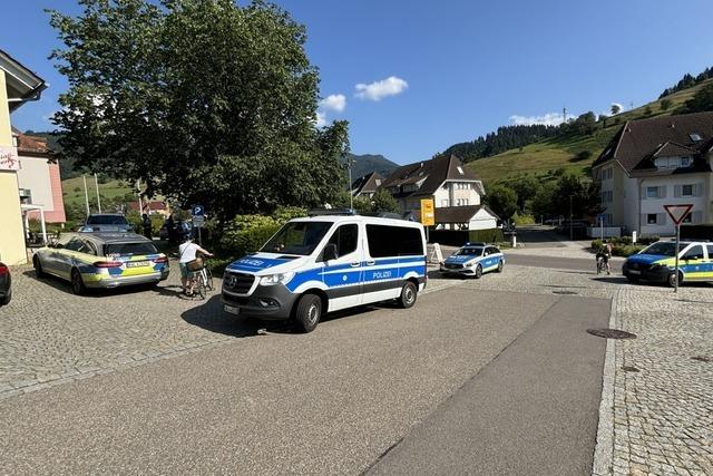 Polizeieinsatz mit vier Einsatzwagen nach Streit zwischen zwei Mnnern in Mnstertal